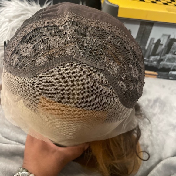 Highlighted Body Wave Wig - Picture 9 of 11